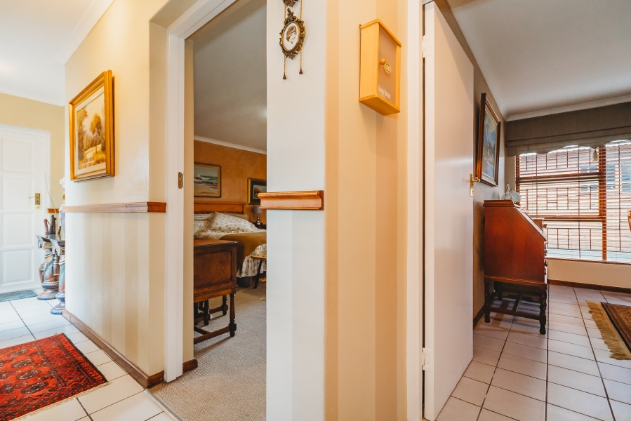 4 Bedroom Property for Sale in Loerie Park Western Cape